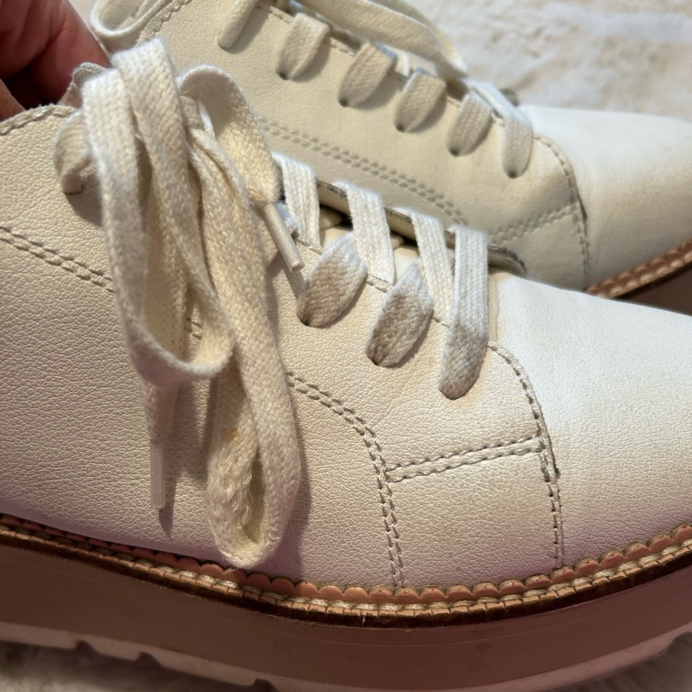 White platform sneaker